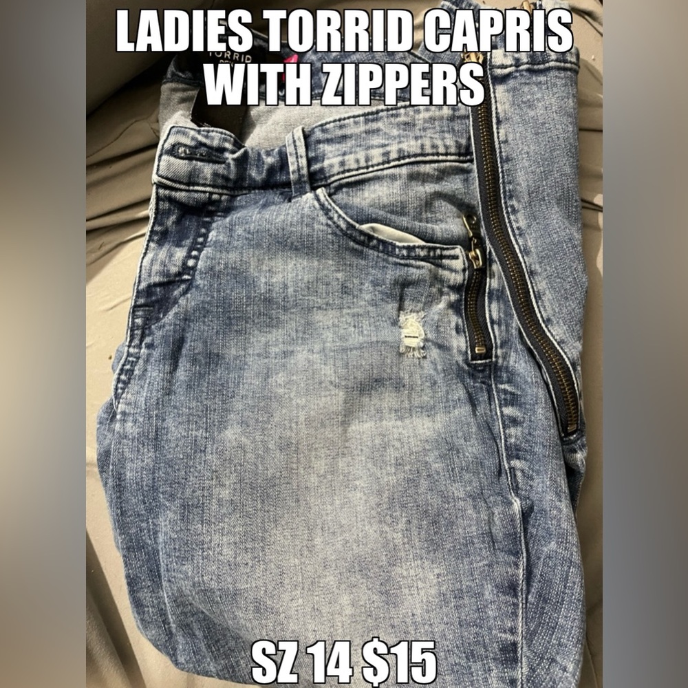 Ladies Torrid Capris Sz 14 with zippers on leg